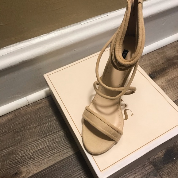 NIB VICES HEELS - Multiple Sizes - Picture 3 of 6